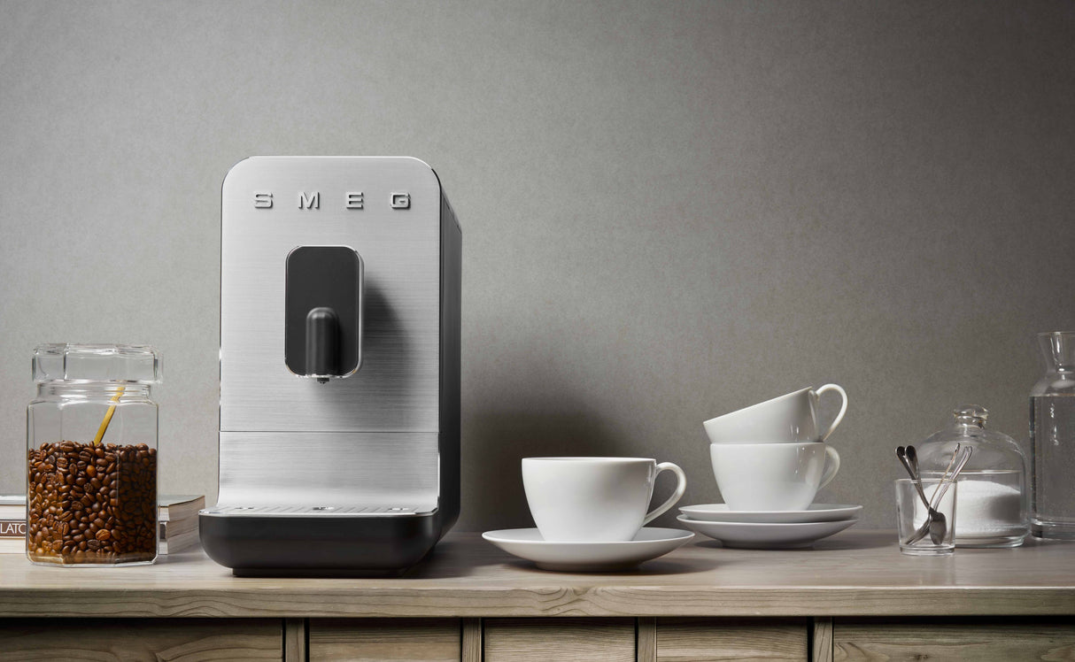 EAN 8017709334734 - Smeg BCC11BLMEU cafetera eléctrica Totalmente automática Máquina espresso 1,4 L imagen 40