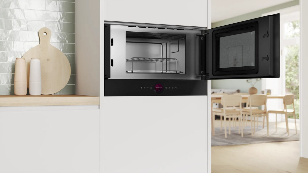 EAN 4242005319565 - Bosch Serie 8 BER7321B1 microondas Negro Solo microondas Integrado 21 L 900 W imagen 3