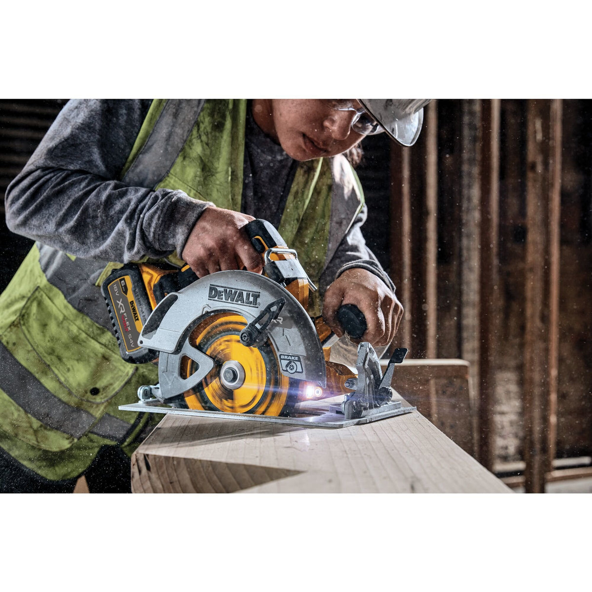 EAN 5035048739532 - DeWALT DCS573NT-XJ sierra circular portátil imagen 3