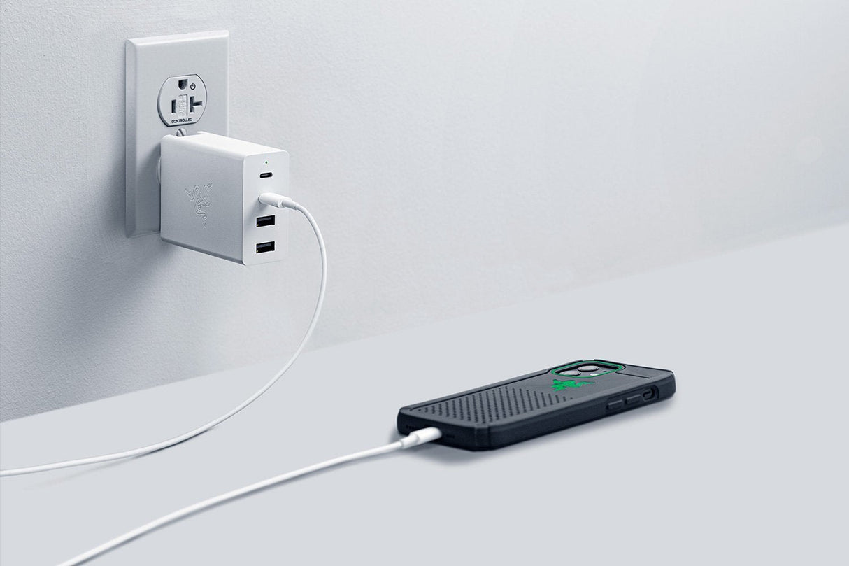 Razer Rc21-01700200-R3m1 Cargador De Dispositivo Móvil Blanco Interior