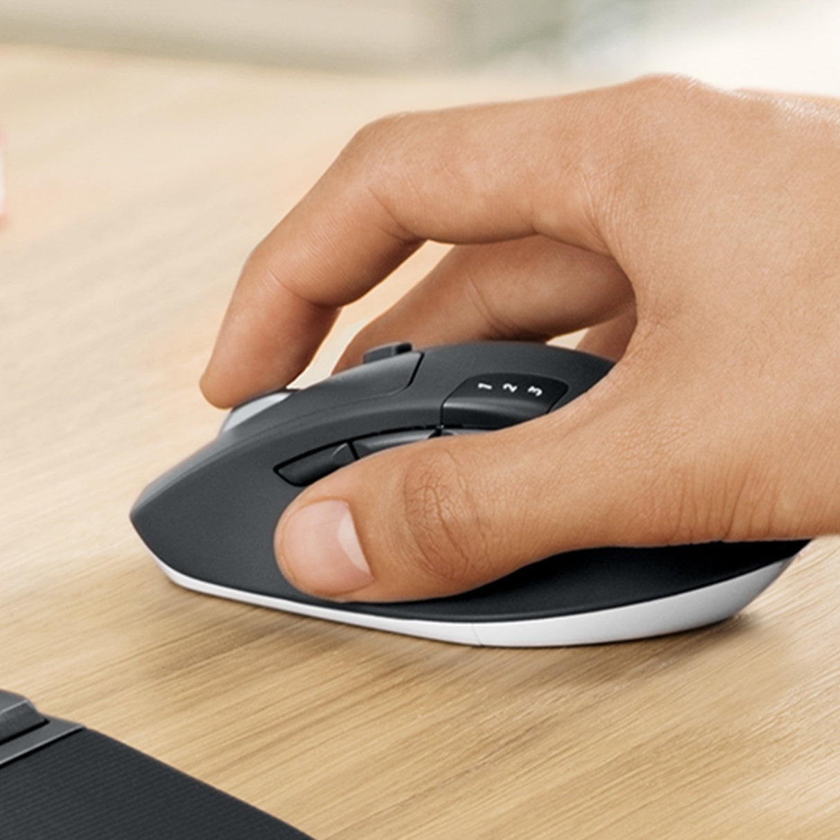 EAN 5099206066823 - Logitech 920-008221 teclado Ratón incluido Universal RF Wireless + Bluetooth QWERTZ Alemán Negro imagen 9