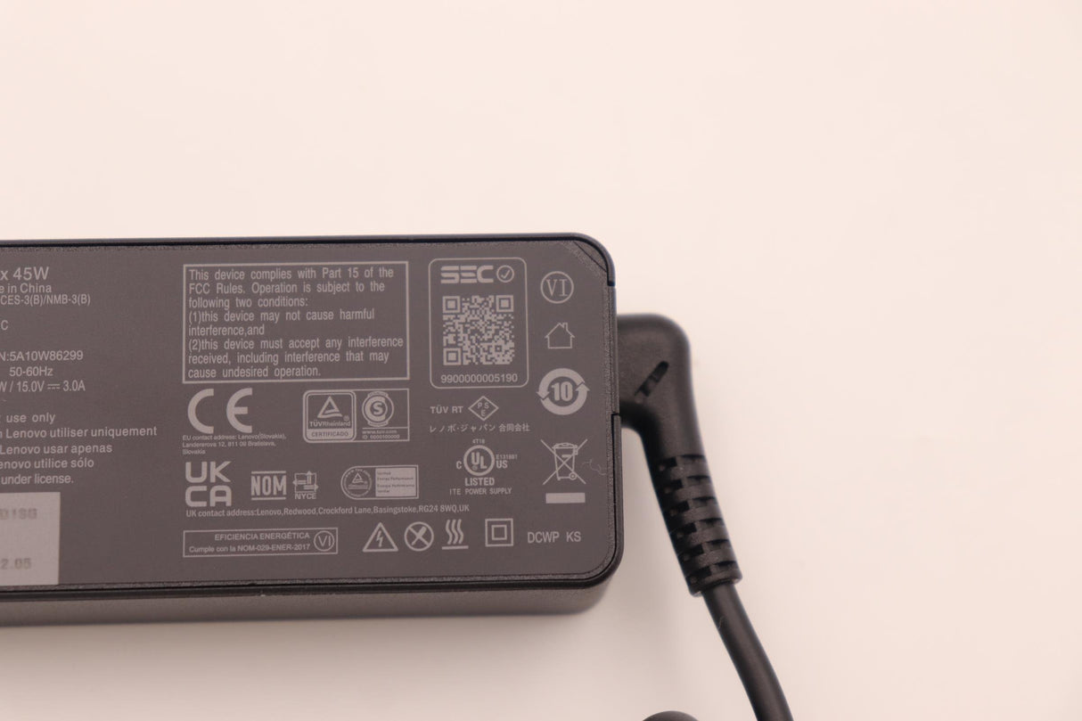 EAN 5715063427057 - Lenovo 5A10W86299 adaptador e inversor de corriente Interior 45 W Negro imagen 5