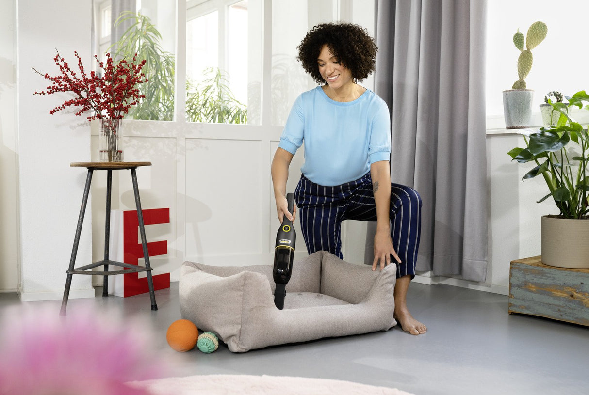 EAN 4066529151544 - Kärcher 1.198-355.0 aspiradora de mano Negro, Amarillo Sin bolsa imagen 4