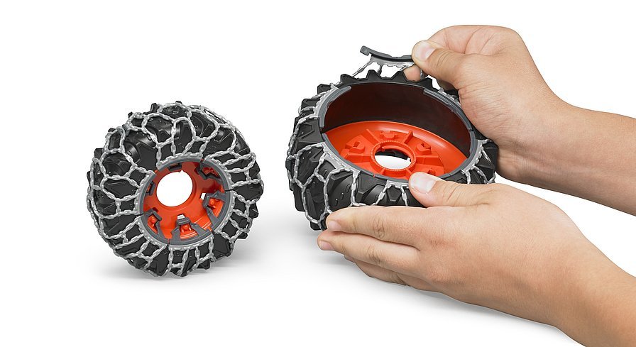 Hermano Claas Axion 950 Con Cadenas De Nieve Y Letrero De Limpieza, Vehículo Modelo 03018