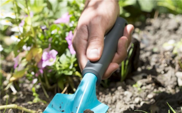 EAN 4078500023603 - Gardena 08950-20 pala y paleta Pala de jardín Duroplast, Acero Negro, Azul imagen 2