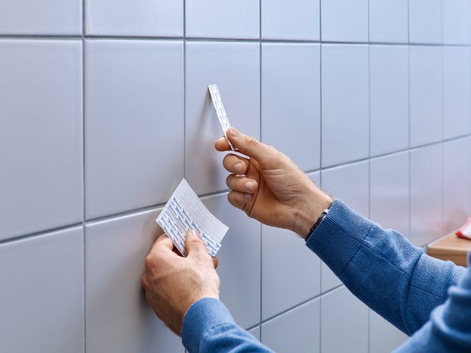 Tesa Clavo Adhesivo Ajumable Azulejos Y Metal Hama 4kg 2uds.