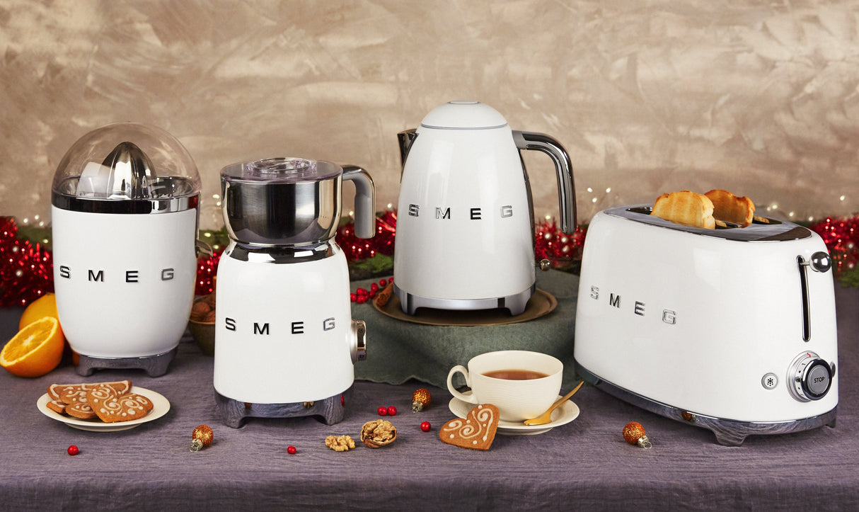 EAN 8017709230999 - Smeg KLF03WHEU tetera eléctrica 1,7 L 2400 W Blanco imagen 10
