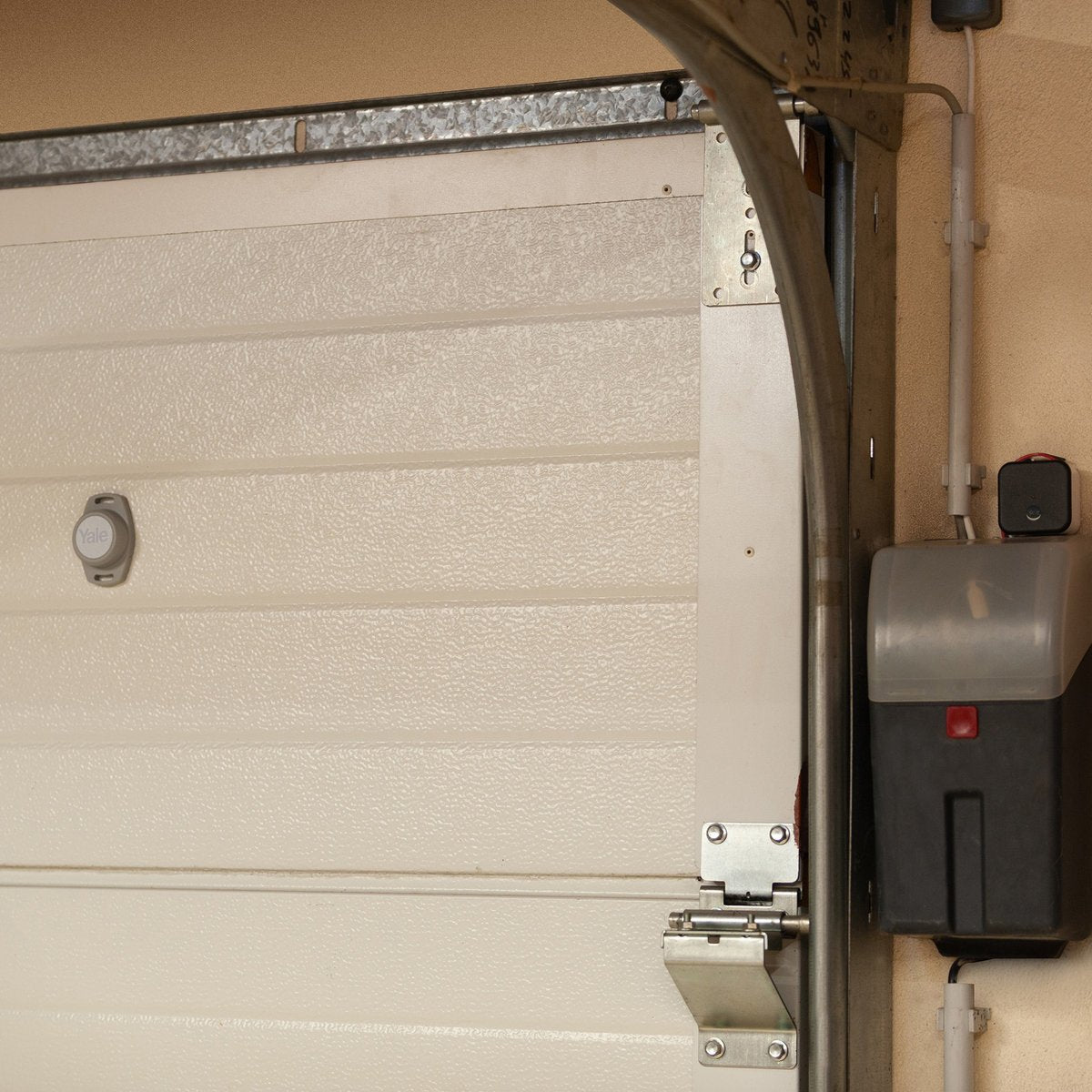 EAN 5052847114568 - Yale 05/102330/BW accesorio para motor de puerta de garaje Sensor e imán imagen 3