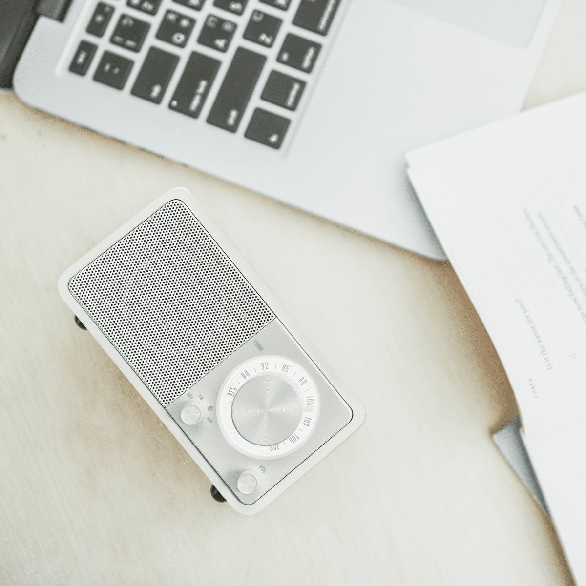 Sangean Wr-7 Blanco Mate Radio Analógica Sobremesa Fm Bluetooth Batería Li-Ion Recargable