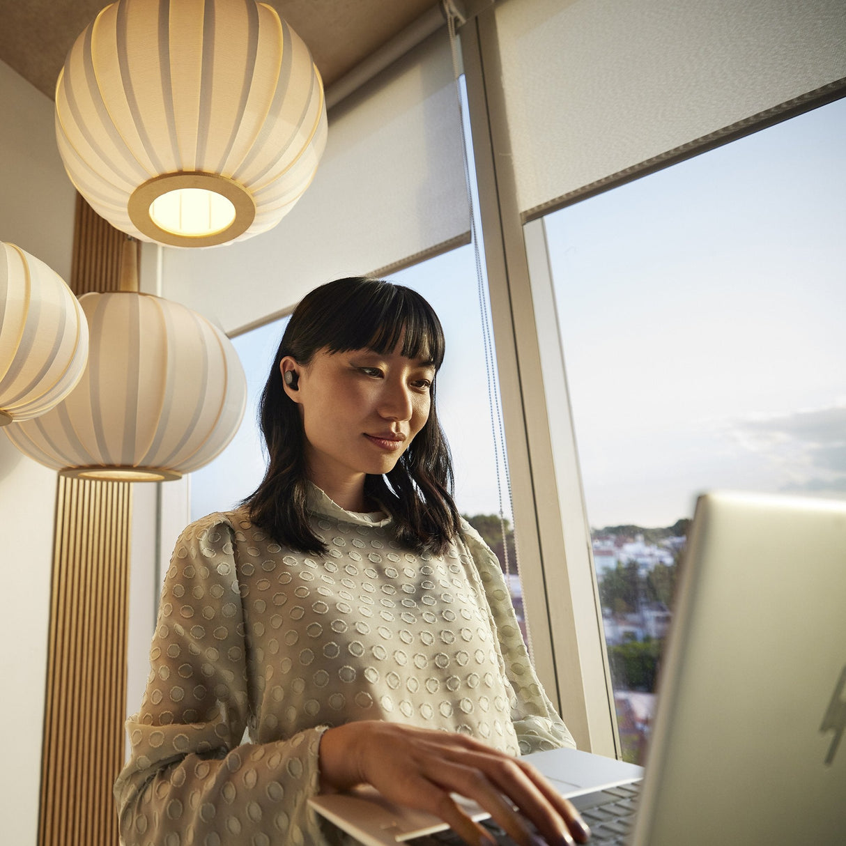 EAN 0199251102400 - Poly Voyager Free 20 Black Earbuds +Basic Charge Case imagen 3