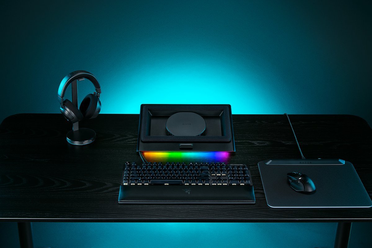 Razer Cooling Pad Rgb Inteligente De 14 A 18" Rc21-02300100-R3gw