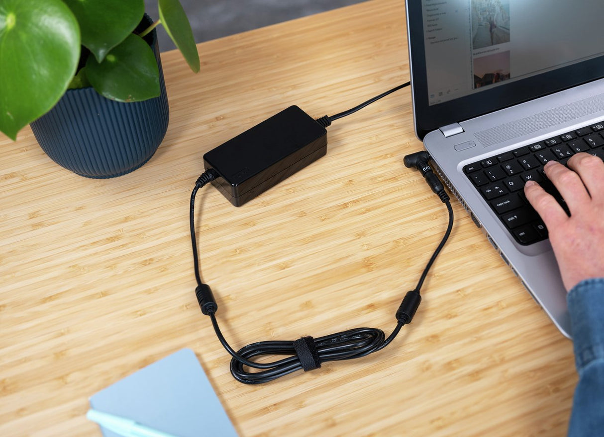 EAN 8713439221411 - Trust Primo adaptador e inversor de corriente Interior 70 W Negro imagen 5