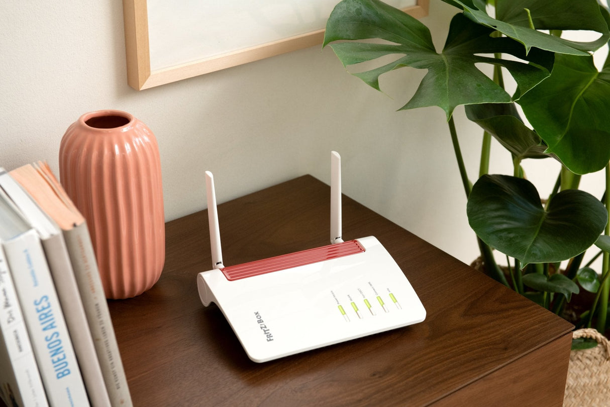 EAN 4023125029141 - Box FRITZ! 6850 5G router inalámbrico Gigabit Ethernet Doble banda (2,4 GHz / 5 GHz) Negro, Rojo, Blanco imagen 3