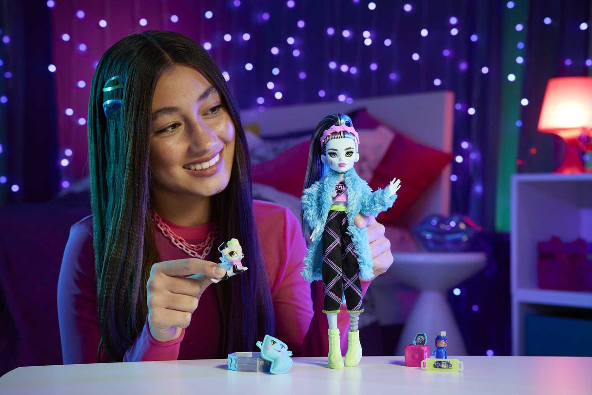 EAN 0194735110698 - Monster High Creepover Party HKY68 muñeca imagen 2