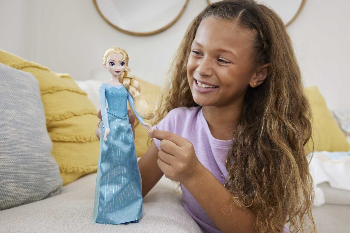 EAN 0194735120758 - Mattel HLW47 muñeca imagen 2