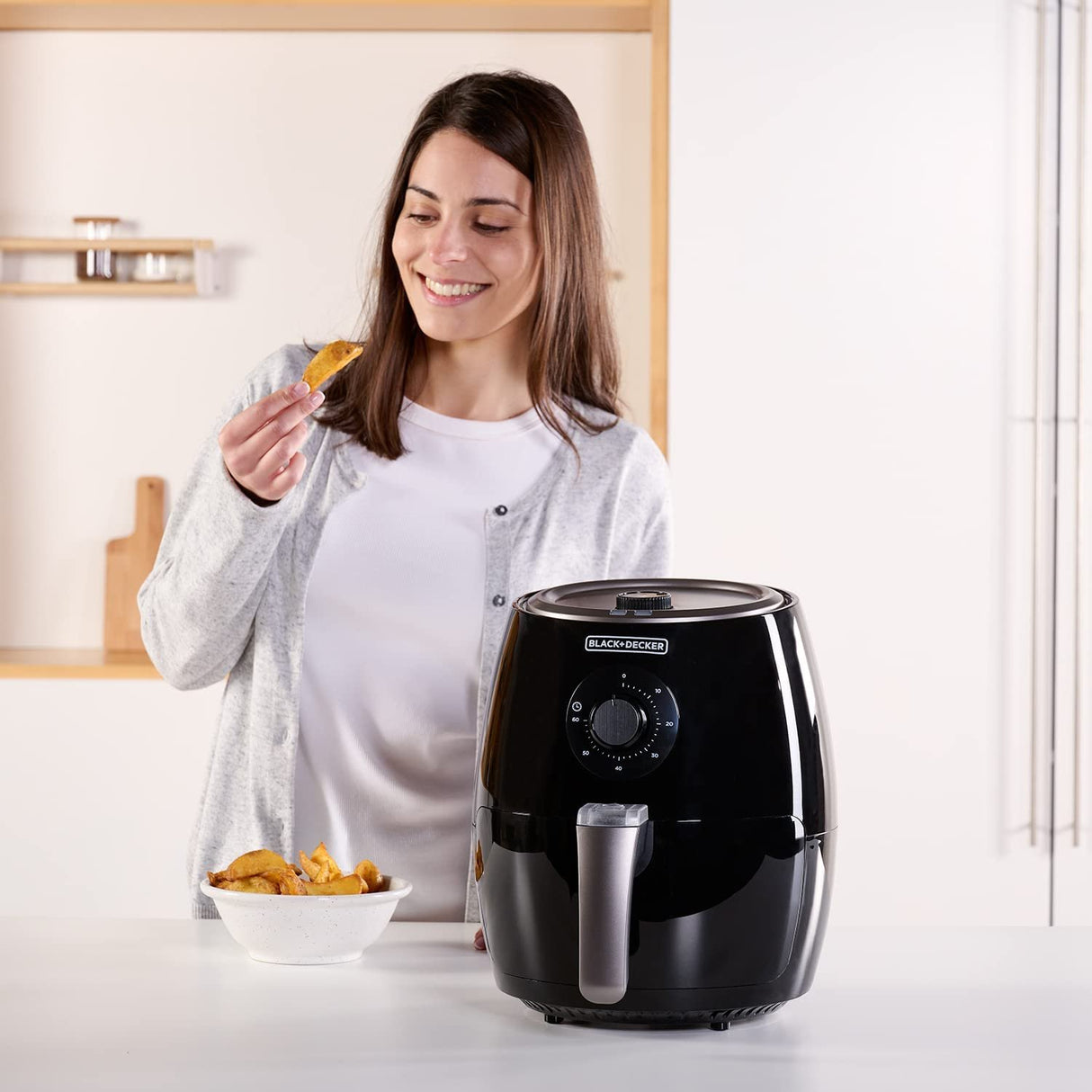 EAN 8432406730014 - Black & Decker BXAF2500E freidora Sencillo 2,5 L Independiente 1500 W Freidora de aire caliente Negro imagen 14