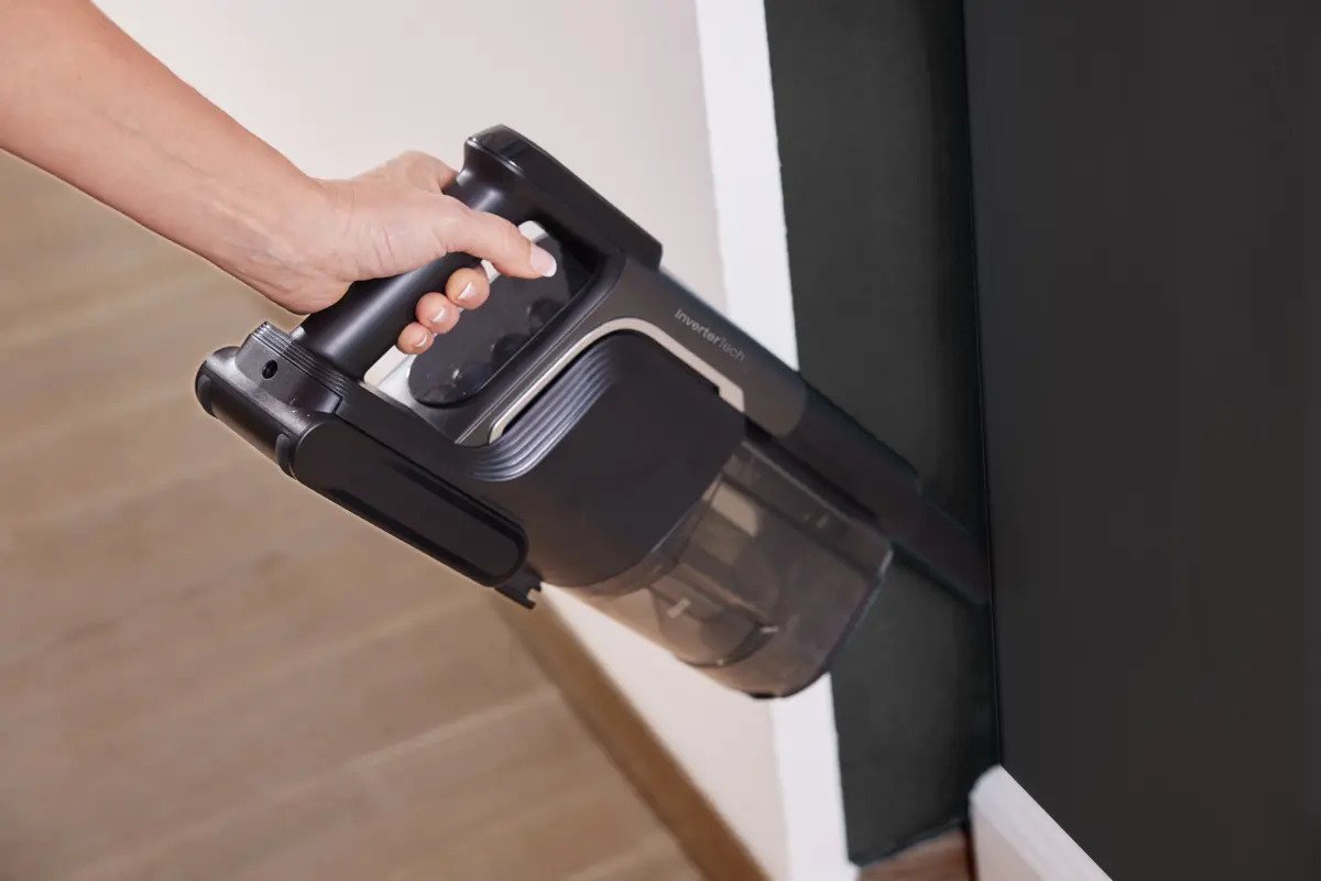 EAN 3838782835797 - Hisense HVC646630A Aspiradora escoba 2 en 1 Batería Secar HEPA Sin bolsa 0,701 L 330 W Negro imagen 22