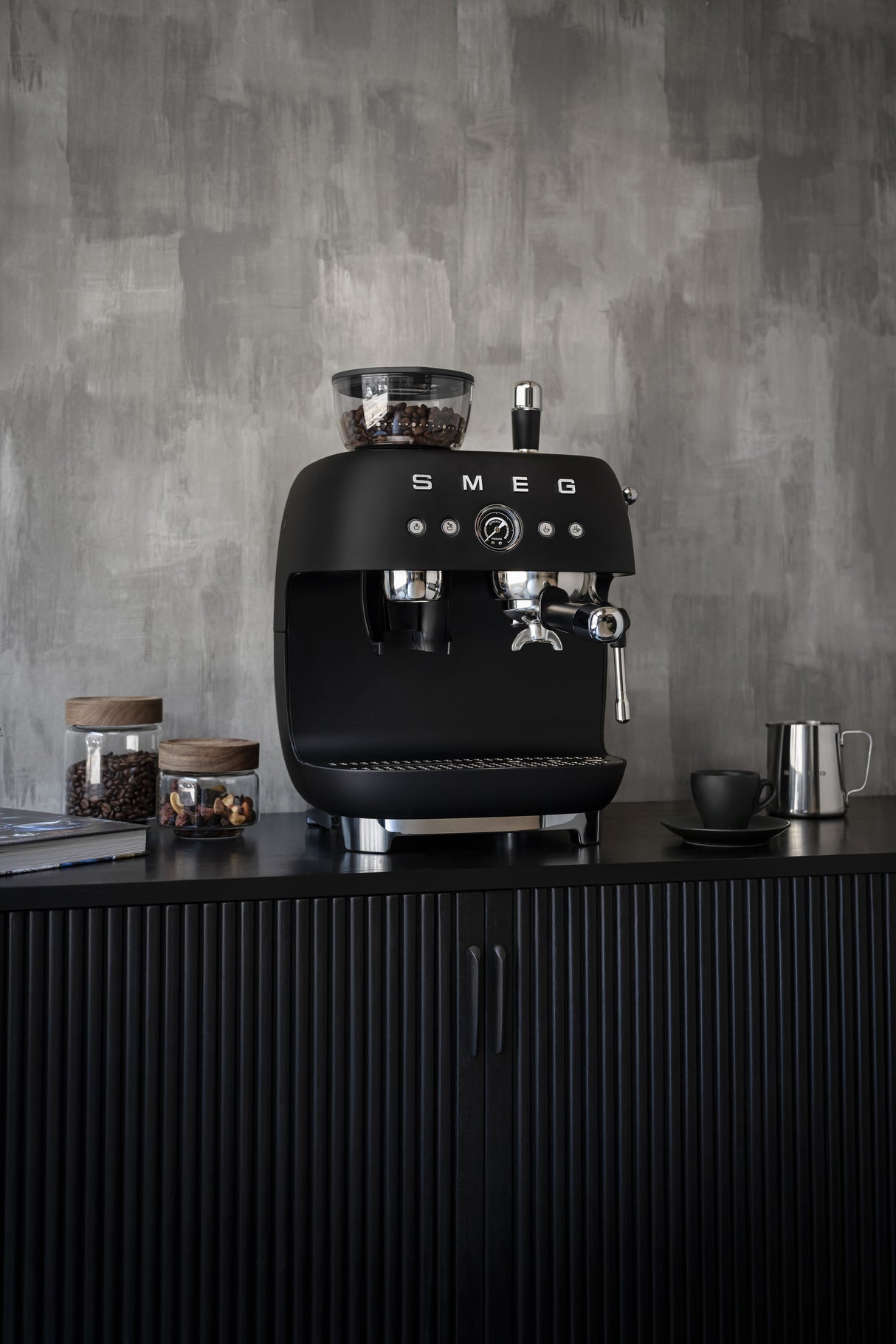 EAN 8017709354572 - Smeg EGF03BLMEU cafetera eléctrica Manual Máquina espresso 2,4 L imagen 17