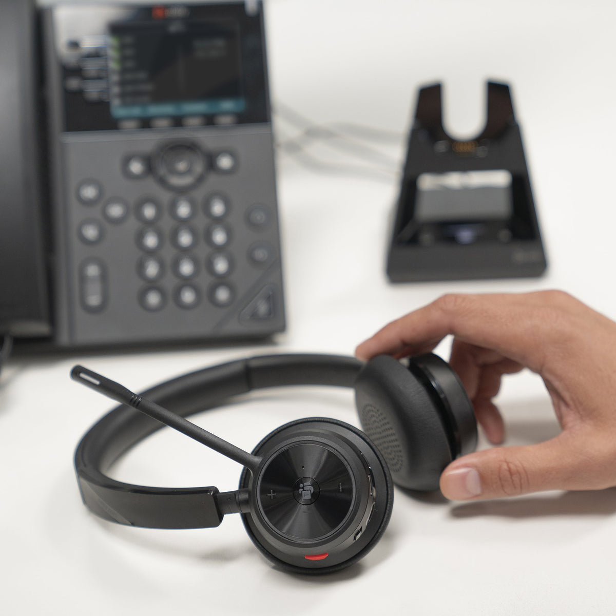 EAN 0017229179158 - HP Poly Voyager 4320-M +USB-A to USB-C Cable +BT700 dongle Auriculares Inalámbrico Diadema Oficina/Centro imagen 5