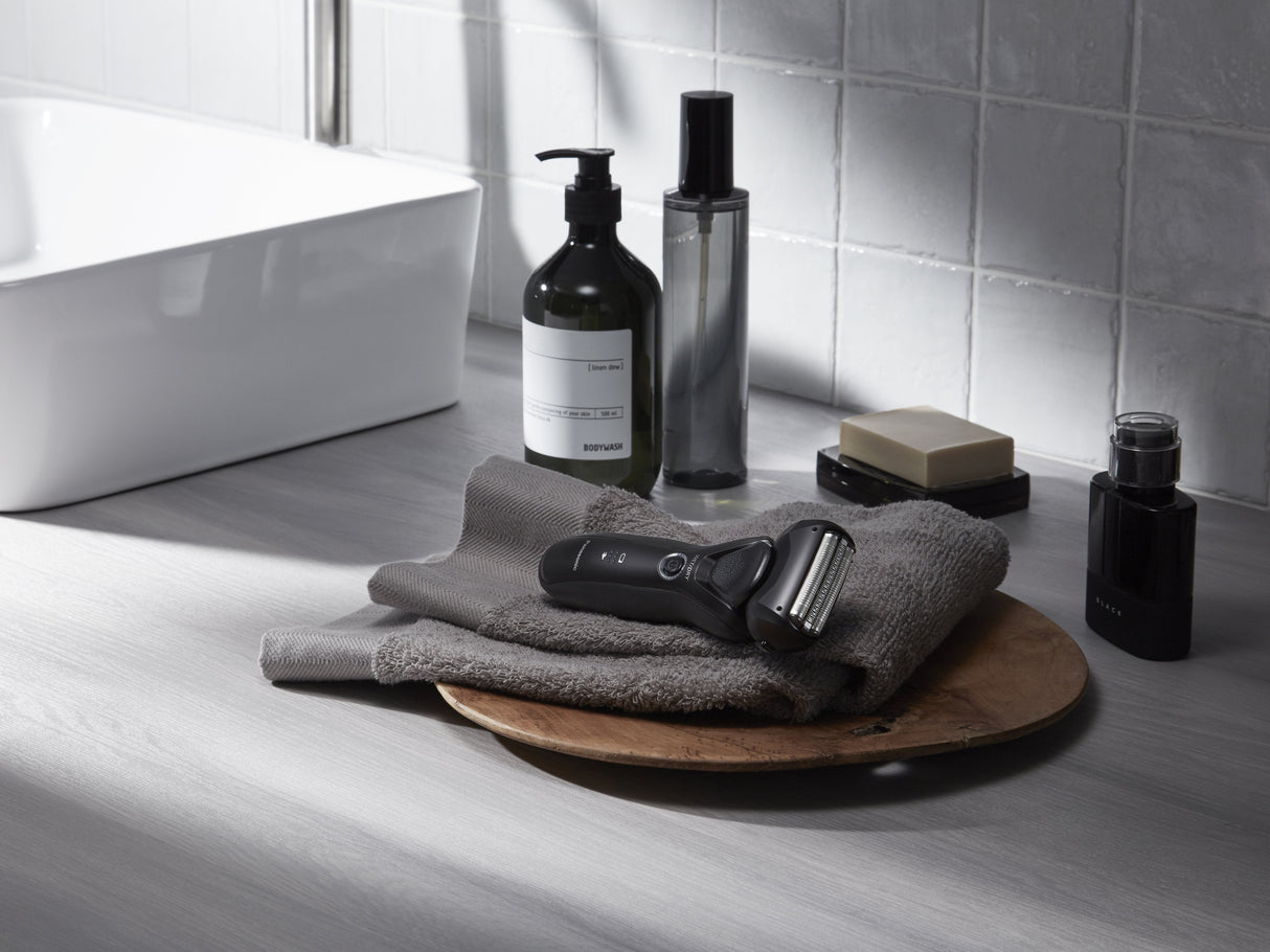 EAN 5025232937196 - Panasonic ES-RT37 Máquina de afeitar de láminas Recortadora Negro imagen 8