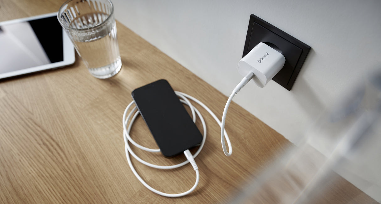 EAN 4034303033225 - Intenso POWER ADAPTER USB-C/7802012 Universal Blanco Corriente alterna Carga rápida Interior imagen 9