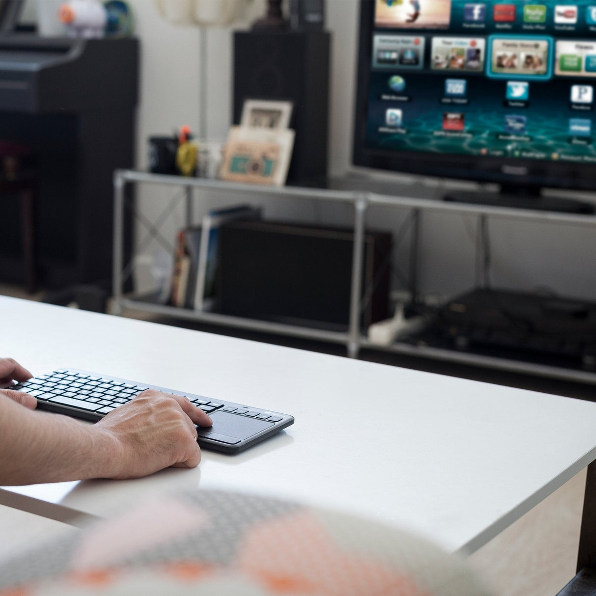 Teclado Frances Ngs Con Touchpad Con Teclas Multimedia Inalambrico 2.4ghz - Layout - Negro
