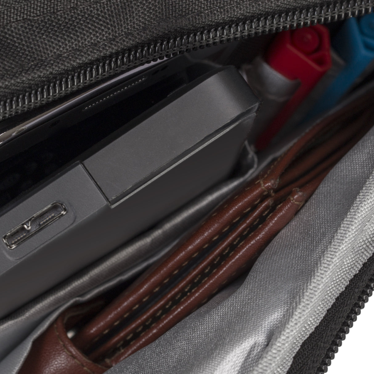 Rivacase 8530 Maletines Para Portátil 40,6 Cm (16") Maletín Negro