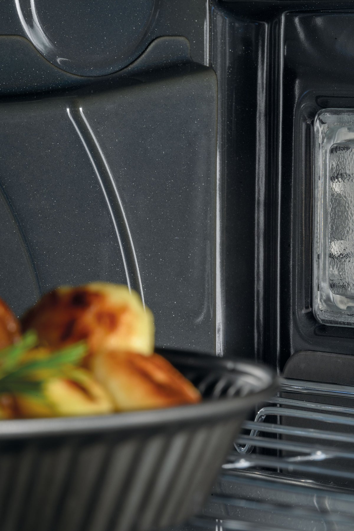 Clase Eficiencia Consumos: A+; Potencia: 0 W; Anchura Espacio Minima: 0 Cm; Profundidad Espacio: 0 Cm; Visualizador: Sí; Tipología Encendido: Electrónica; Tipología: Eléctrico Ventilado
