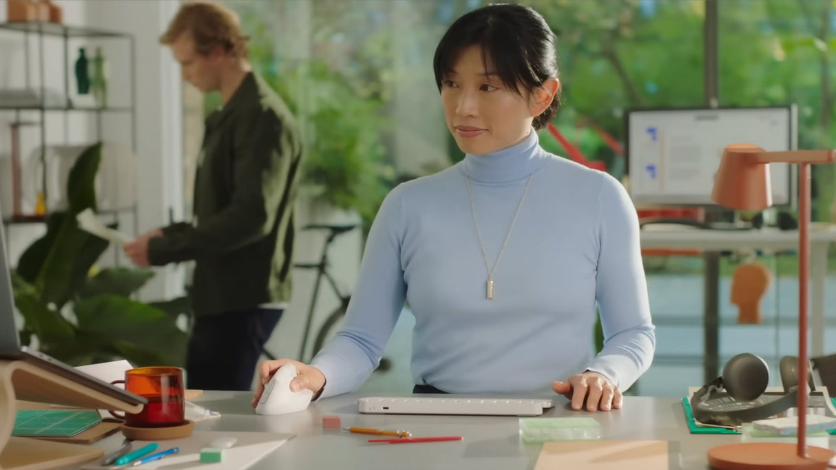 EAN 5099206099845 - Logitech 910-006475 ratón Oficina mano derecha RF Wireless + Bluetooth Óptico 4000 DPI imagen 2