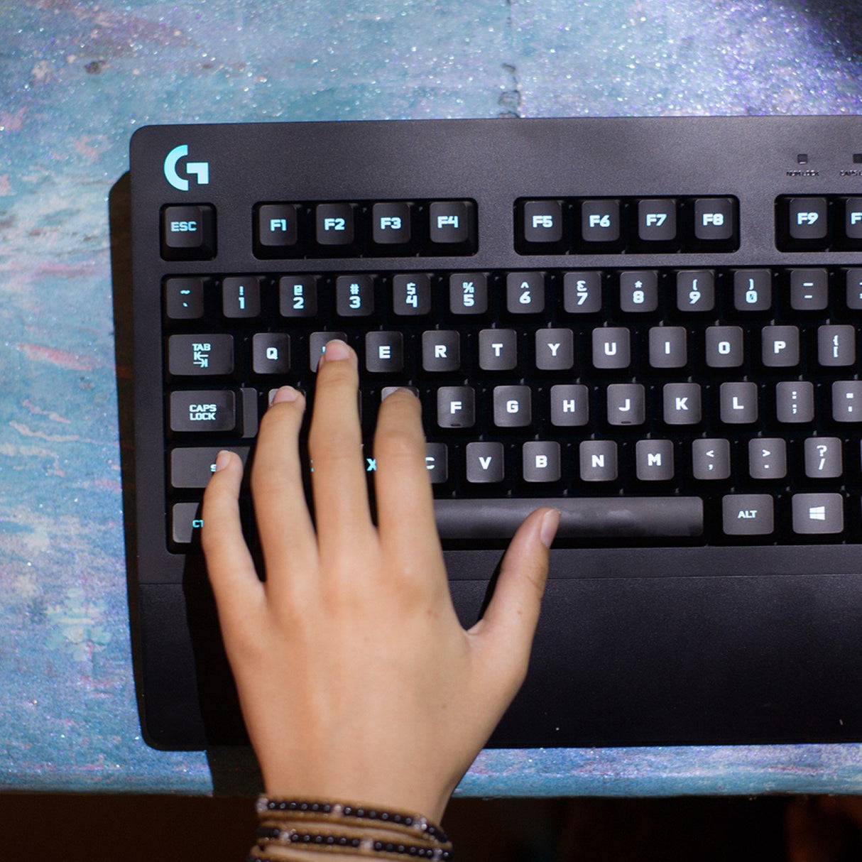 EAN 5099206087446 - Logitech G G213 Prodigy teclado Juego USB AZERTY Belga Negro imagen 8