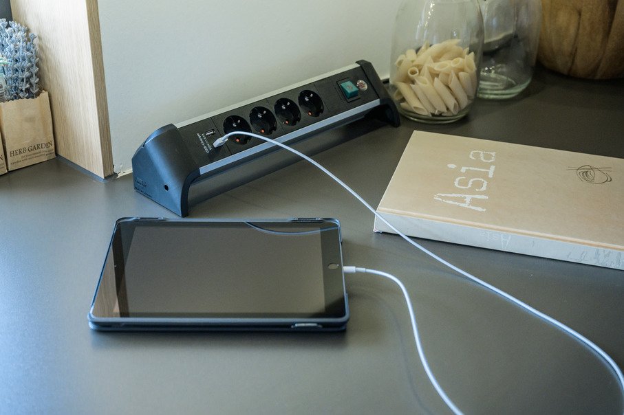 Brennenstuhl Alu-Office-Line Regleta 4 Tomas 1,8m H05vv-F 3g1,5