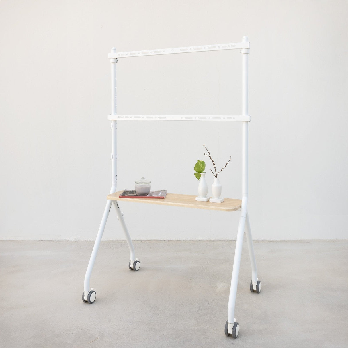 Soporte Suelo Ruedas "Ilove" Pantalla 49-80'' Blanco Tooq