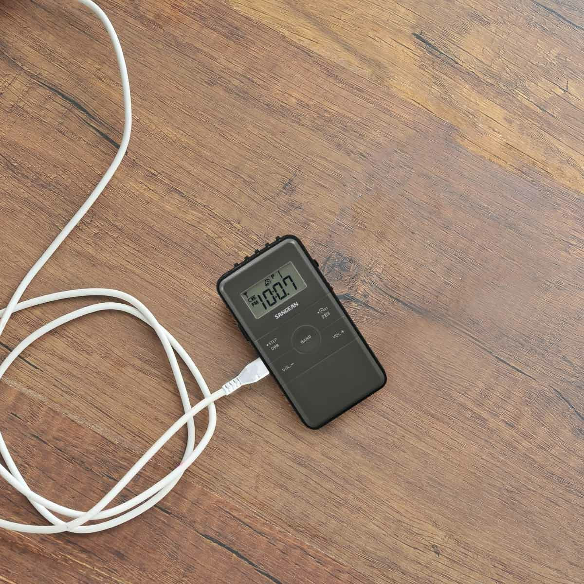 Sangean Dt-140 Negro Radio De Bolsillo Fm Am Batería Recargable