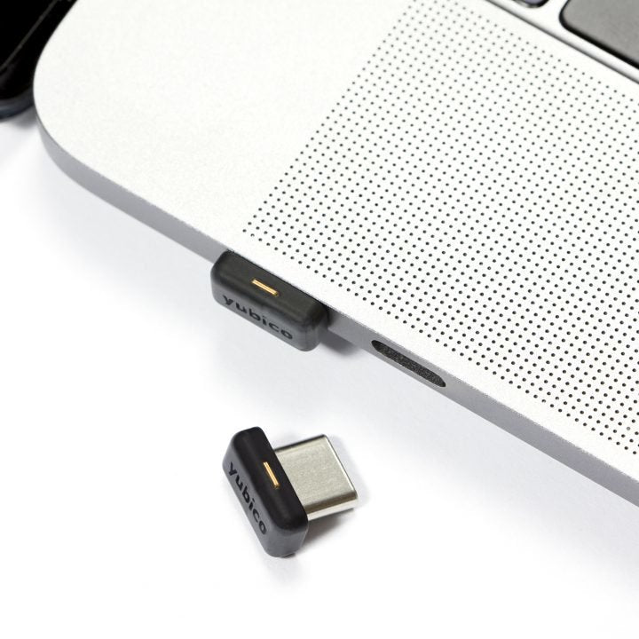 EAN 5060408461396 - Yubico YubiKey 5C Nano FIPS imagen 2