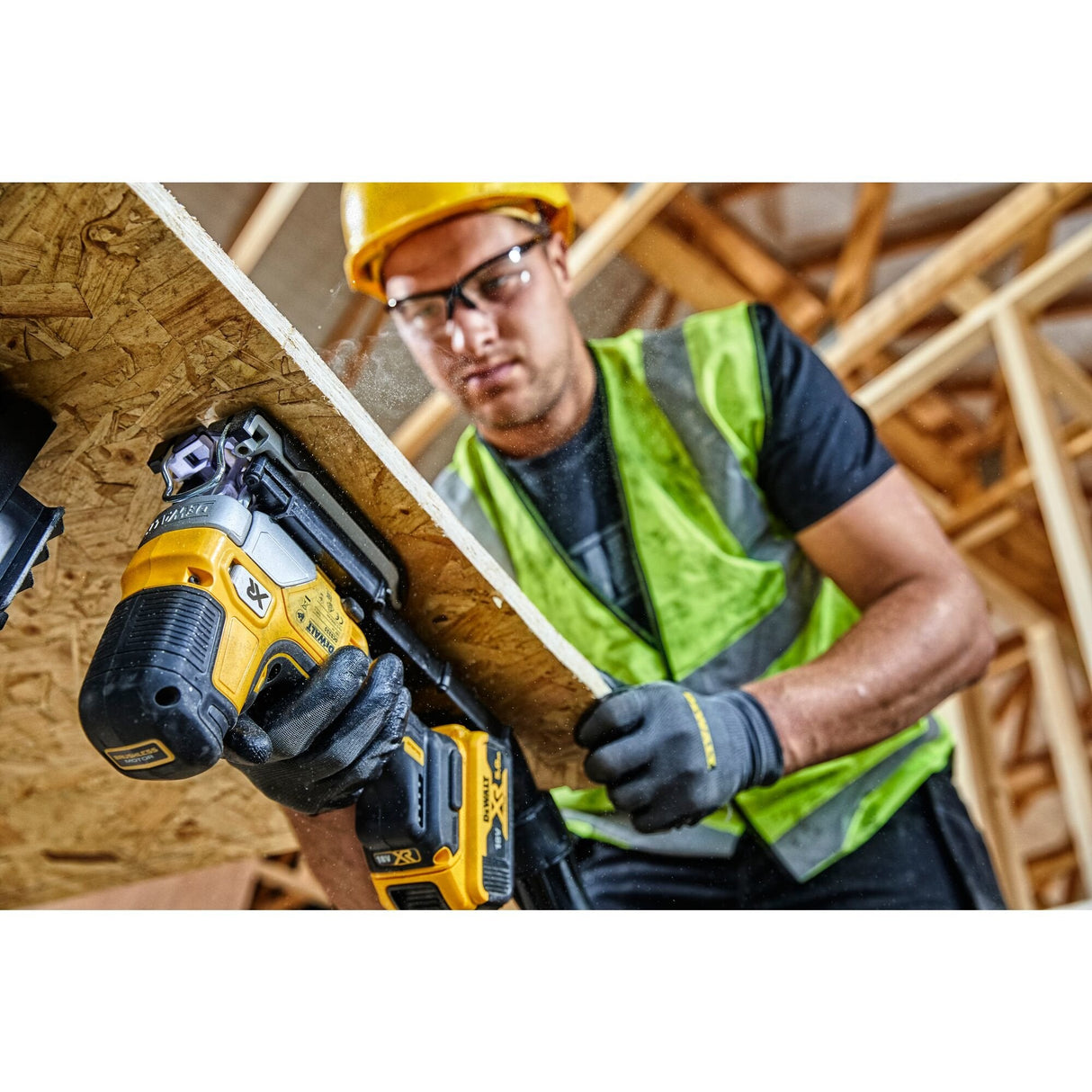 Sierra De Calar Eléctrica Dewalt Dcs335n-Xj