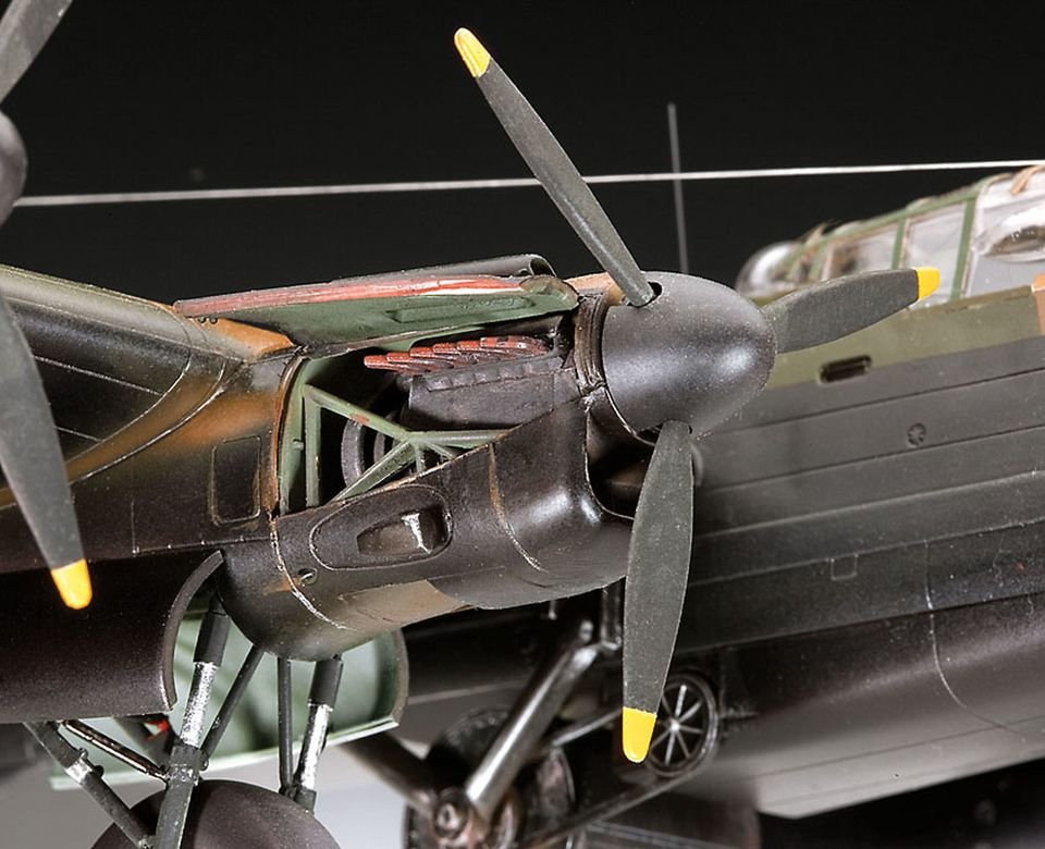EAN 4009803042954 - Revell Avro Lancaster DAMBUSTERS Maqueta de avión de ala fija Kit de montaje 1:72 imagen 2