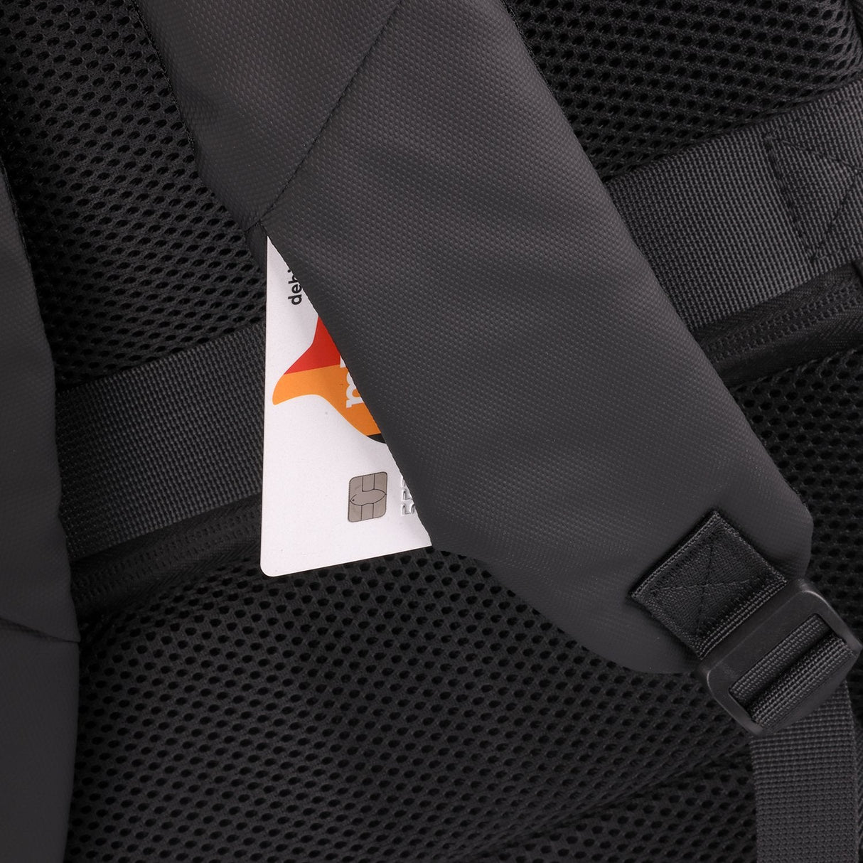 EAN 4897038306015 - Addison 316015 maletines para portátil 39,6 cm (15.6") Mochila Negro imagen 7