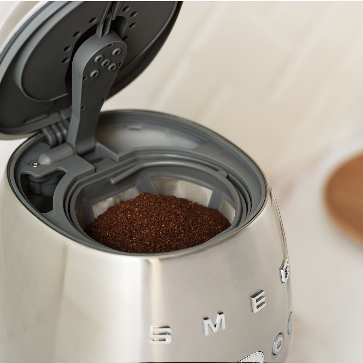 EAN 8017709280543 - Smeg DCF02SSEU cafetera eléctrica Totalmente automática Cafetera de filtro 1,4 L imagen 11
