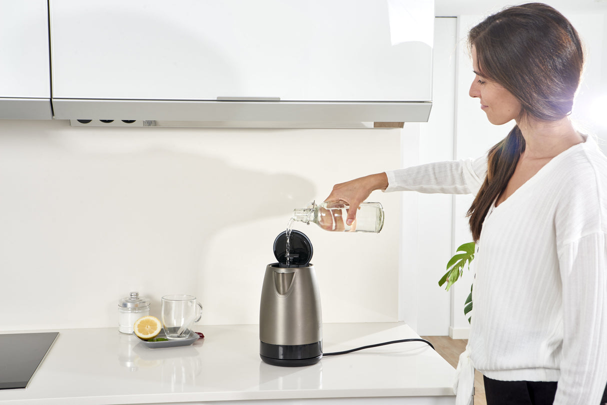 Hervidor Inox Black+Decker 2200w Capacidad 1.7l Bxke2201e