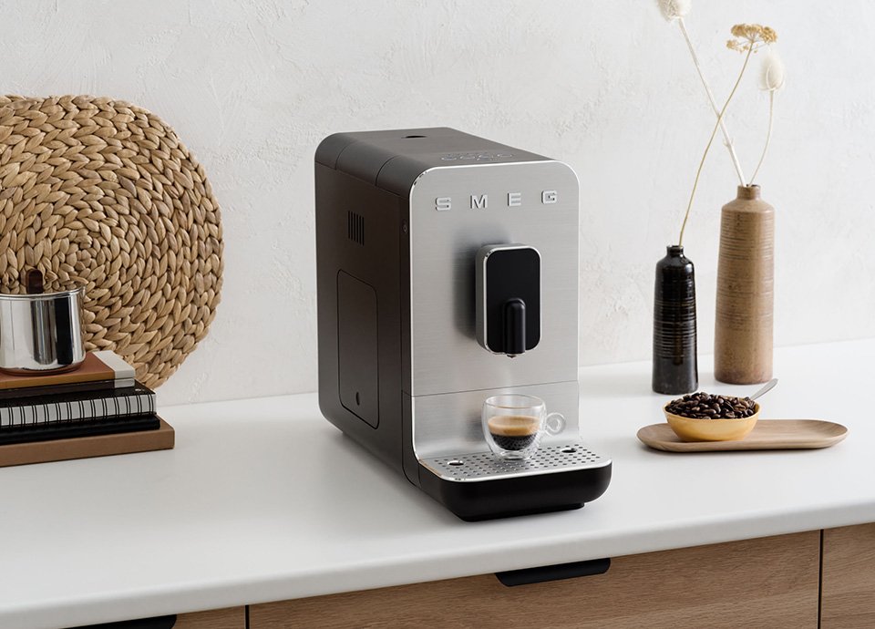 EAN 8017709334734 - Smeg BCC11BLMEU cafetera eléctrica Totalmente automática Máquina espresso 1,4 L imagen 37
