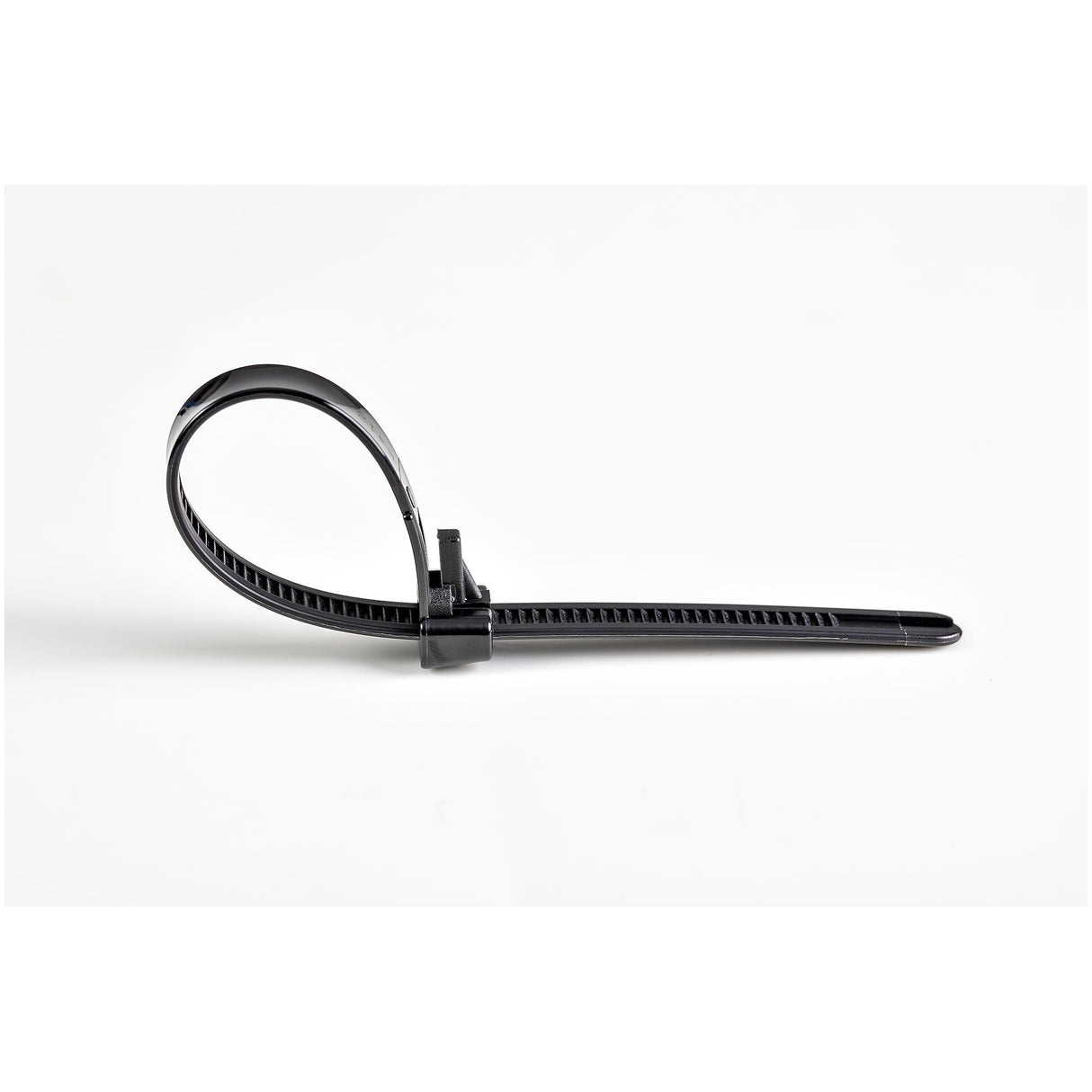 EAN 0065030890458 - StarTech.com CBMZTRB6BK presilla Brida reutilizable Nylon, Plástico Negro 100 pieza(s) imagen 3