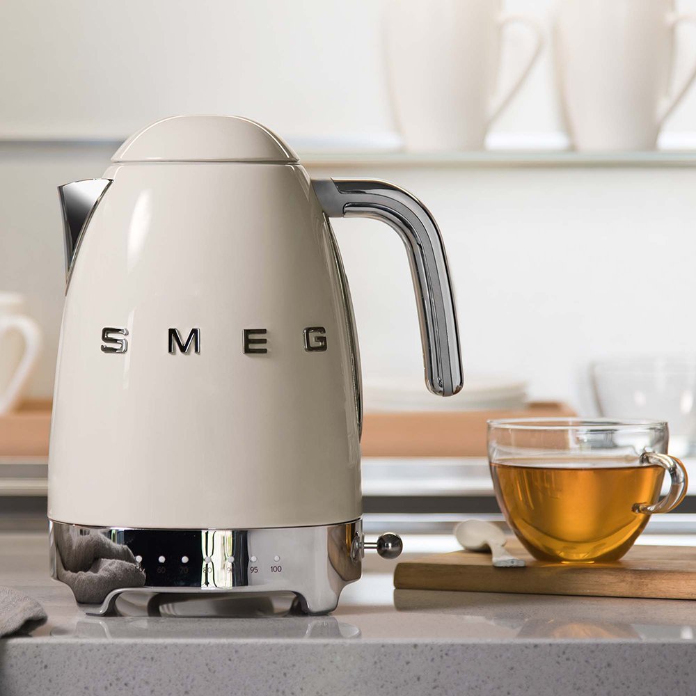 EAN 8017709231378 - Smeg KLF04CREU tetera eléctrica 1,7 L 2400 W Crema de color imagen 25