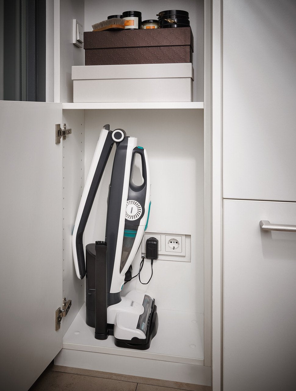 EAN 4006501119254 - Leifheit PowerVac 2in1 Aspiradora escoba 2 en 1 Batería Secar Ciclónico Sin bolsa Negro, Azul, Blanco imagen 42