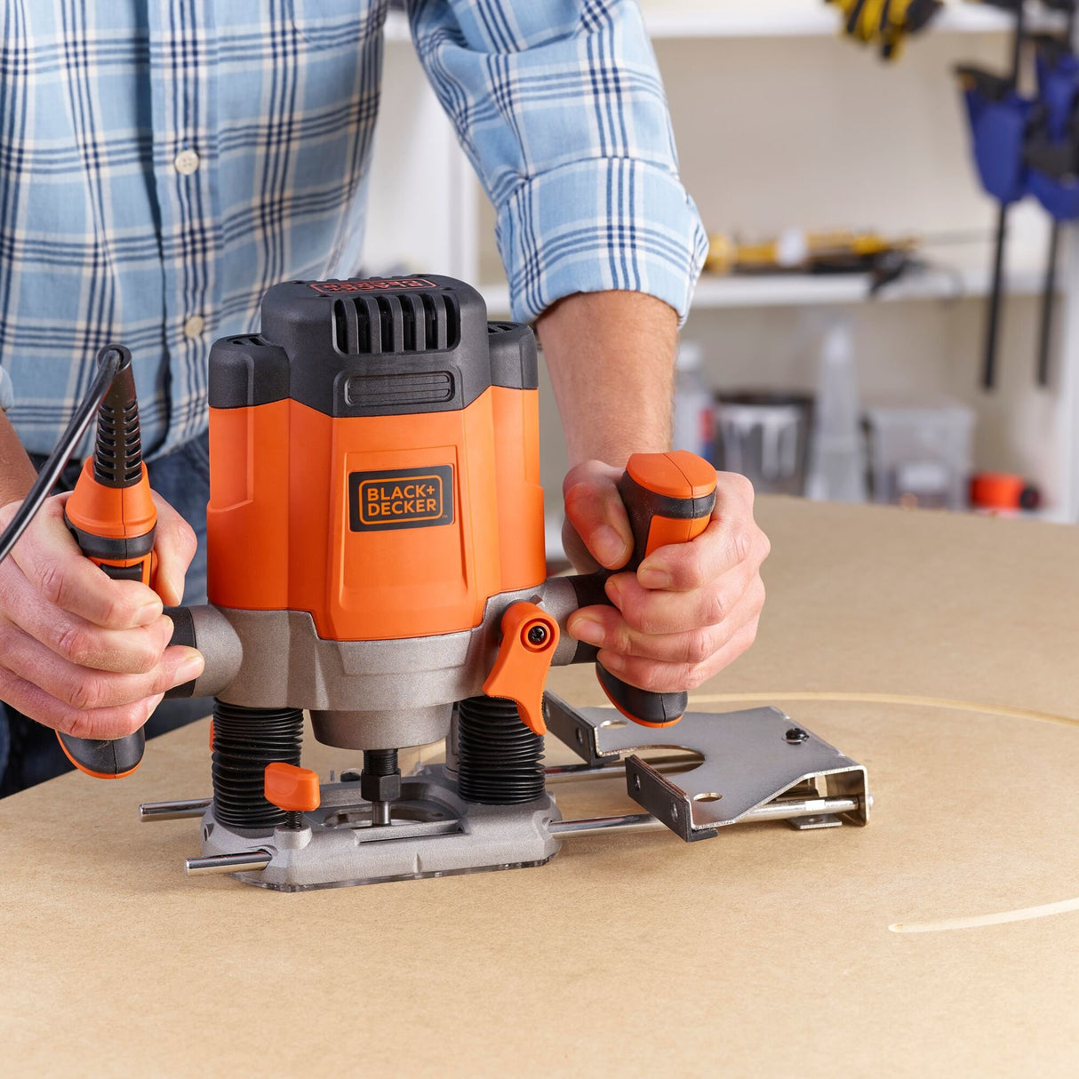 EAN 5035048658291 - Black & Decker KW1200EKA-QS fresadora y desbastadora Negro, Gris, Naranja imagen 4