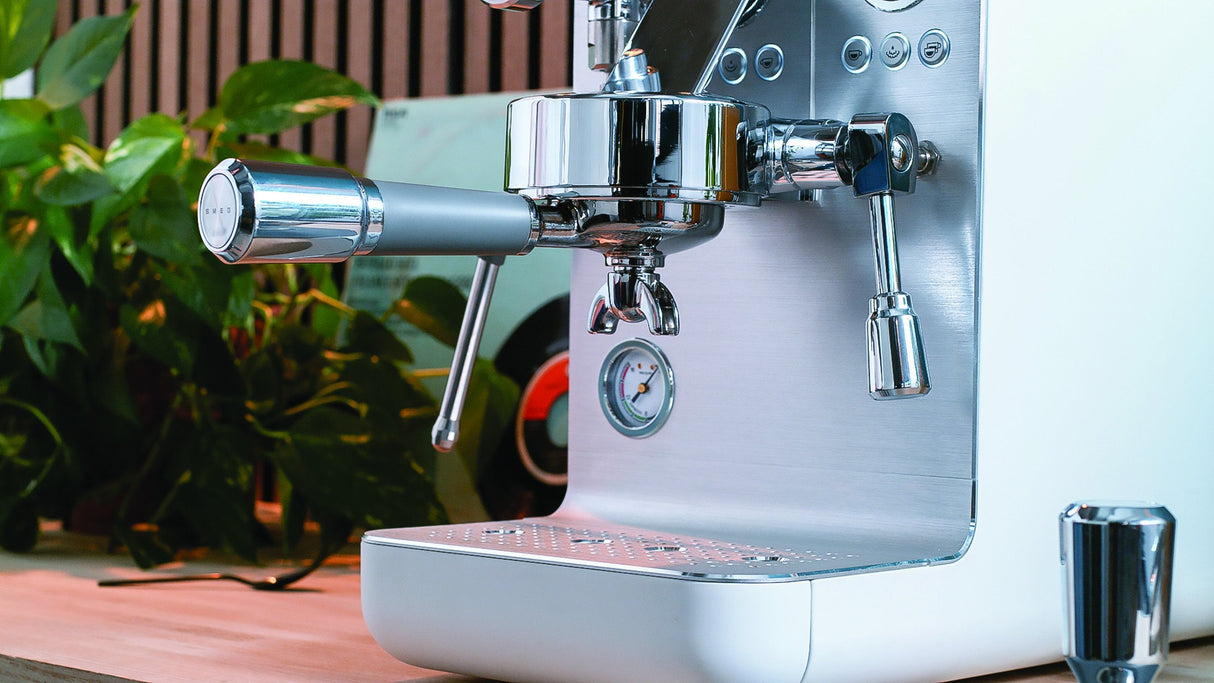 Smeg Espresso Coffee Machine Collection White Emc02whmeu