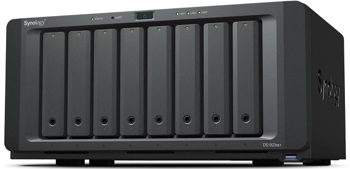 EAN 4711174724956 - Synology DiskStation DS1823XS+ servidor de almacenamiento NAS Torre Ryzen Embedded V1780B 8 GB DDR4 0 TB imagen 1