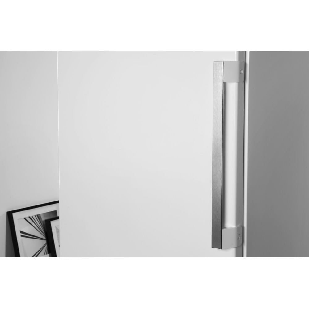 EAN 8003437614675 - Whirlpool UW8 F2Y WBI F 2 Congelador vertical Independiente 263 L Blanco imagen 3