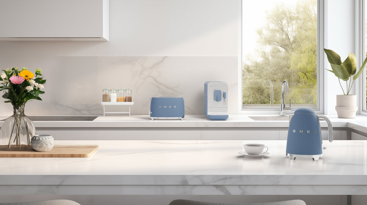 EAN 8017709343736 - Smeg KLF03SBMEU tetera eléctrica 1,7 L 2400 W Azul imagen 13