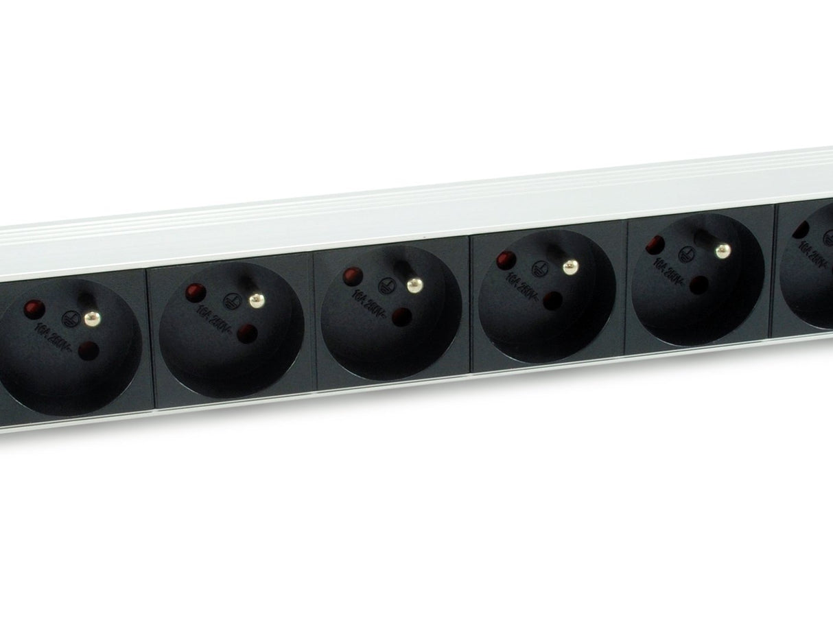 EAN 4015867223154 - Equip 333313 unidad de distribución de energía (PDU) 8 salidas AC 1U Negro, Plata imagen 3