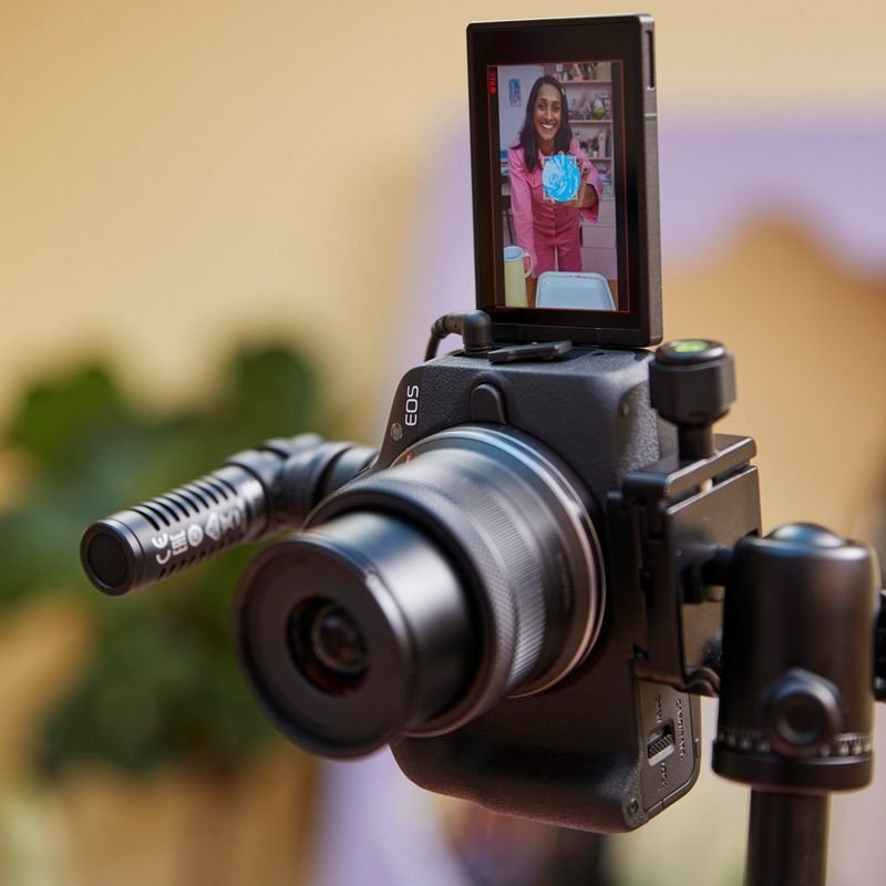 Canon Eos R50 + Rf-S 18-45mm Creator Kit (Sip)